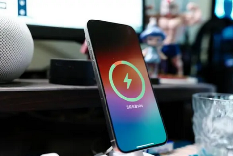 霍尔果斯苹果15换屏服务分享用什么充电器给iPhone15充电更好 